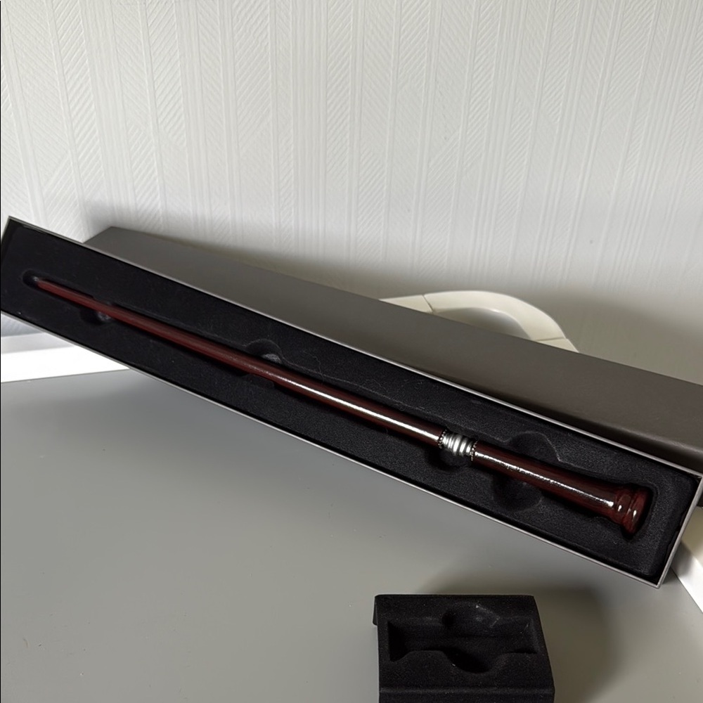 Rufus Scrimgeour Universal Studios Elegant Brown Grooming Wand